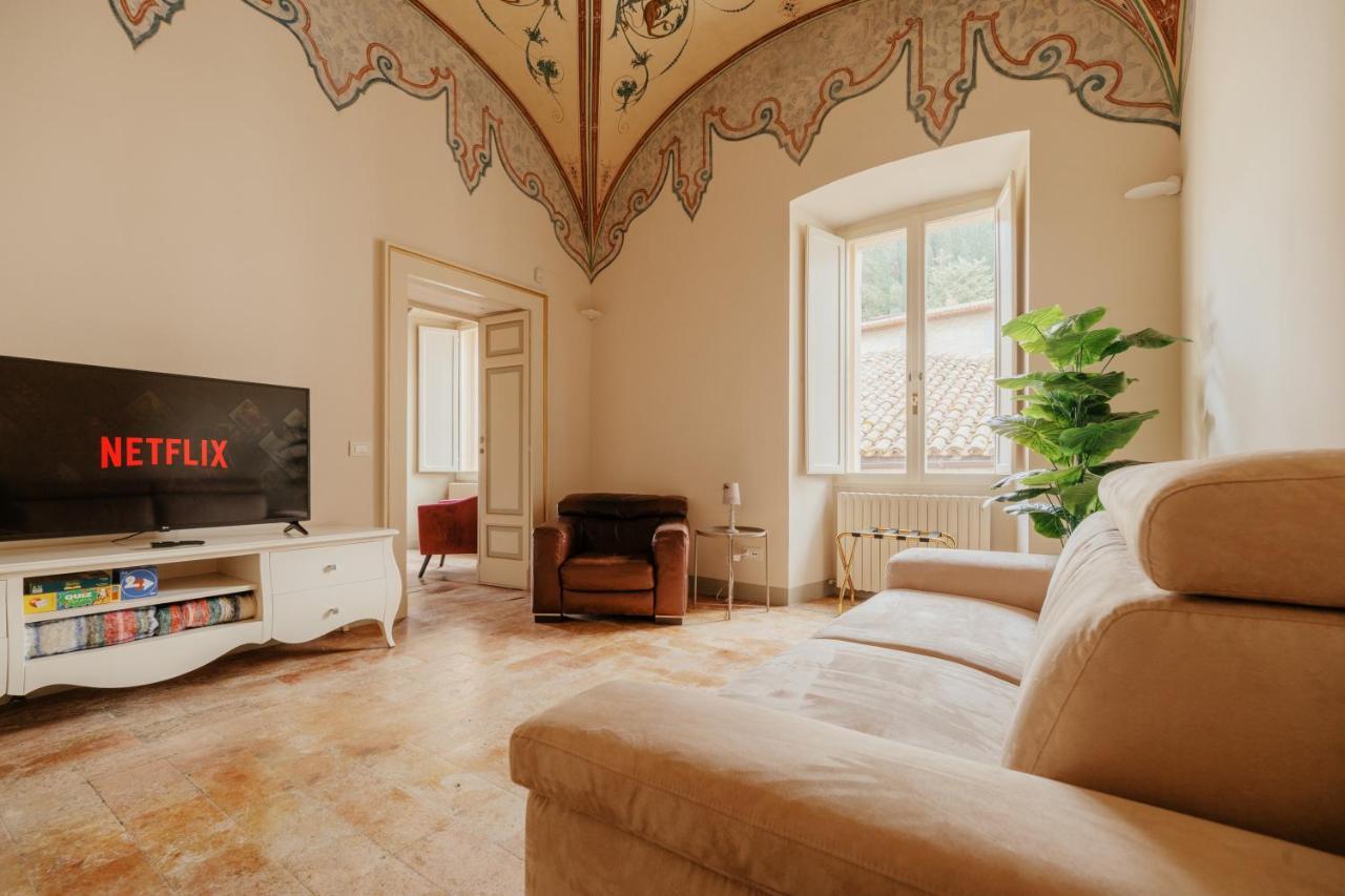Sotto Gli Affreschi Del 1800 Con Colazione Inclusa Asís Exterior foto