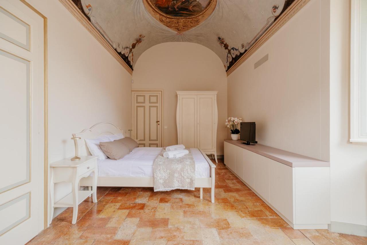Sotto Gli Affreschi Del 1800 Con Colazione Inclusa Asís Exterior foto