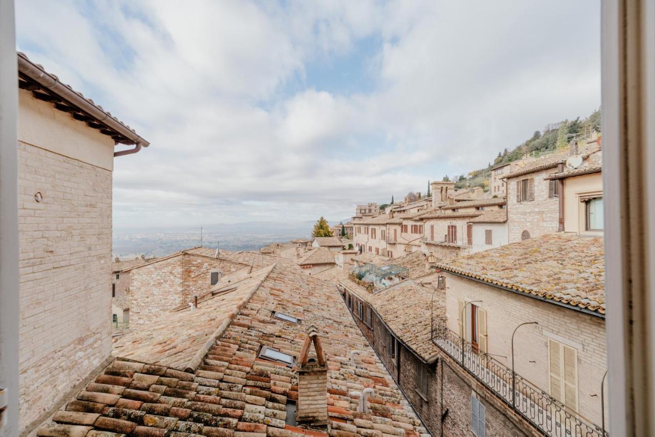 Sotto Gli Affreschi Del 1800 Con Colazione Inclusa Asís Exterior foto